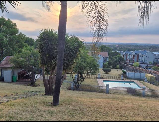 2 BEDROOM APARTMENT FOR SALE IN RIETVALLEIRAND